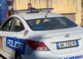 Të armatosur dhe të maskuar si policë, 5 persona grabisin një banesë në Elbasan