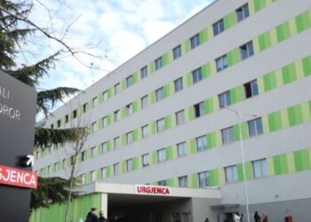 13 persona në spital pas protestës, mes tyre protestues, gazetare, policë dhe kalimtarë