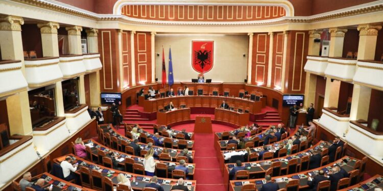 Frika nga protesta e studentëve? Anulohet seanca plenare, deputetët e PS-së largohen nga Kuvendi