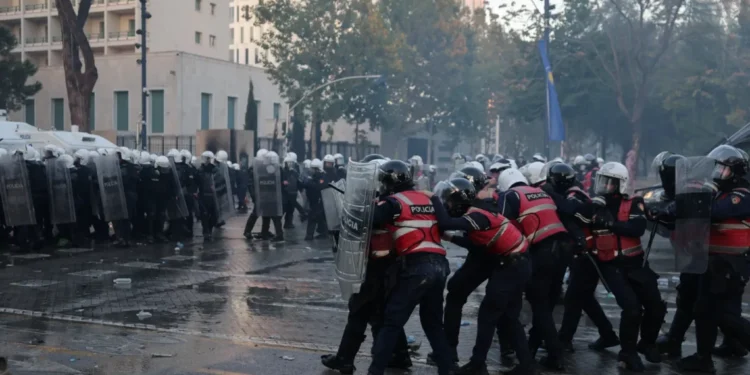Shoqata e Policëve të Liruar apel efektivëve: Mos iu nënshtroni presioneve politike