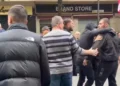Studenti kërkon të largojë deputetët demokratë nga protesta