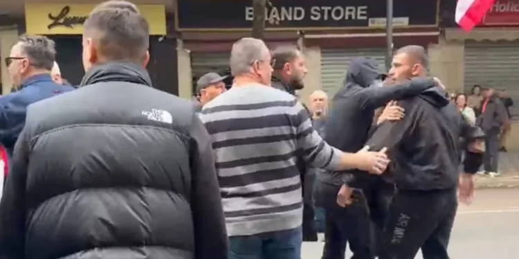 Studenti kërkon të largojë deputetët demokratë nga protesta