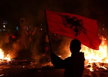 Studentët në protestë kundër qeverisë “Rama”/ REL: Çfarë kërkojnë dhe pse u përshkallëzua situata?