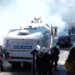 Policia hedh ujë drejt studentëve, nuk ndalet revolta e të rinjve! Bllokojnë rrugën me kazanë dhe kangjella