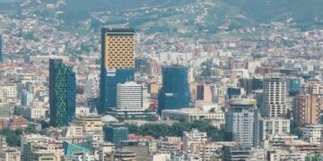 Nga 100 euro te kullat 23-katëshe, kompanitë “fantazmë” që po marrin leje ndërtimi në Tiranë