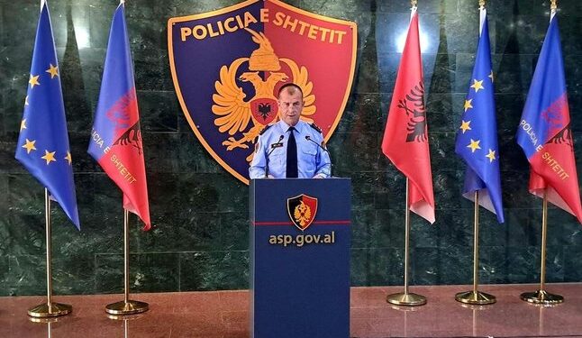 Policia e Shtetit përgënjeshtron lajmet për emigrantët në Rinas, mesazhet kërcënuese ndaj pedagogëve dhe dorëheqjet masive