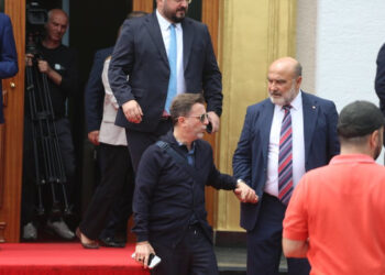 Braçe dhe Sinaj kundër hartës së re territoriale, votojnë kundër propozimit për 46 bashki