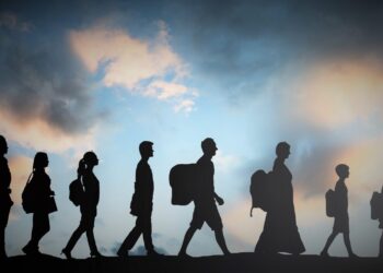 BB: Emigracioni dhe plakja e popullsisë po kufizojnë rritjen ekonomike të Shqipërisë