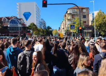 OKB apel palëve pas tensioneve në Tiranë: Jo dhunës, respektim të të drejtave dhe dialog