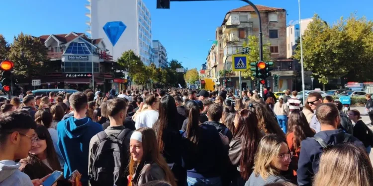 OKB apel palëve pas tensioneve në Tiranë: Jo dhunës, respektim të të drejtave dhe dialog