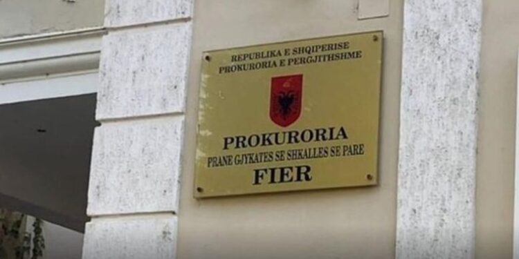 Noterja dërgohet në gjyq për falsifikim dokumentesh, dyshohet se përdori emrat e kolegëve për 9 vite
