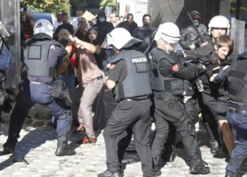 Lirohen nga komisariati nr.2 protestuesit e arrestuar