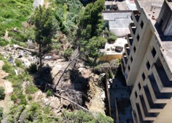 Rrëshqitja e kodrës së Currilave, rrezik për pallatet buzë detit në Durrës