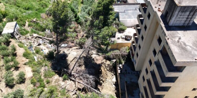 Rrëshqitja e kodrës së Currilave, rrezik për pallatet buzë detit në Durrës