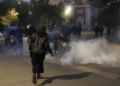 UGSH denoncon dhunën ndaj gazetarëve në protesta: Reporterët u goditën me plumba gome