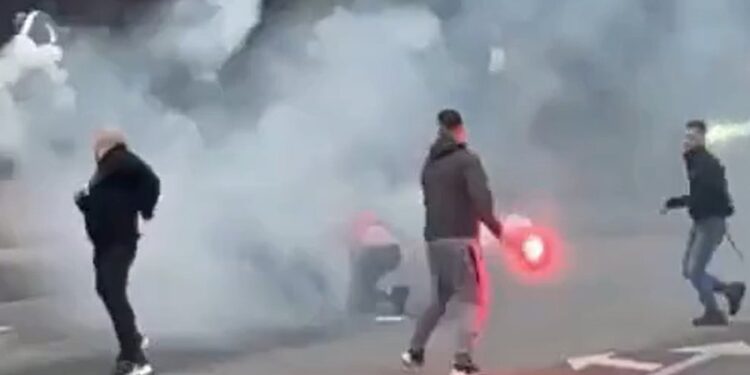 Sherr mes tifozëve para derbit Partizani-Tirana, ndërhyn policia