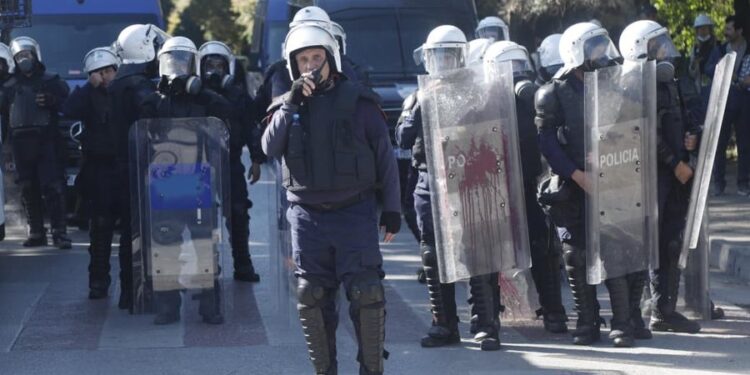 Protesta e të dielës, 10 protestues të arrestuar, procedohen në gjendje të lirë dy të tjerë
