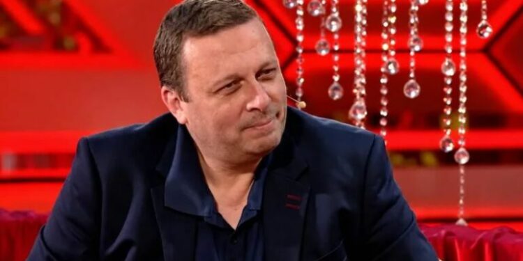 Videot intime, kompozitori Adrian Hila procedohet në gjendje të lirë