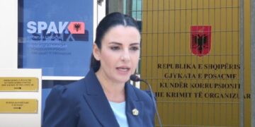 Në Tiranë dhunë policore, Balluku shijon mbrëmjen në Fier – VIDEO