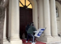 Protestuesit hyjnë në Kryesi! Digjen makina dhe motorë gjatë protestës së studentëve