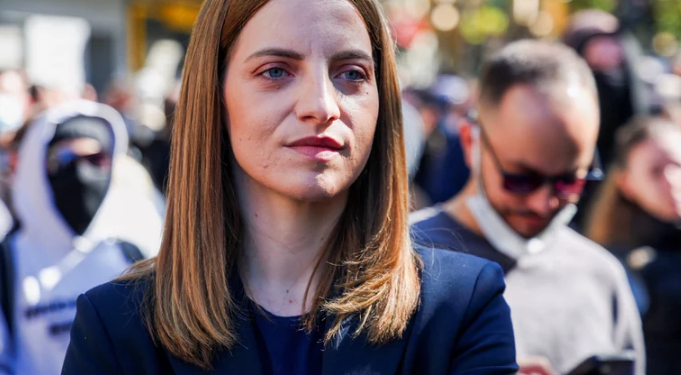 Gazeta gjermane TAZ: A do të jetë Marjana Koçeku problem për Kryeministrin Rama, siç ai e kishte parashikuar në 2024?