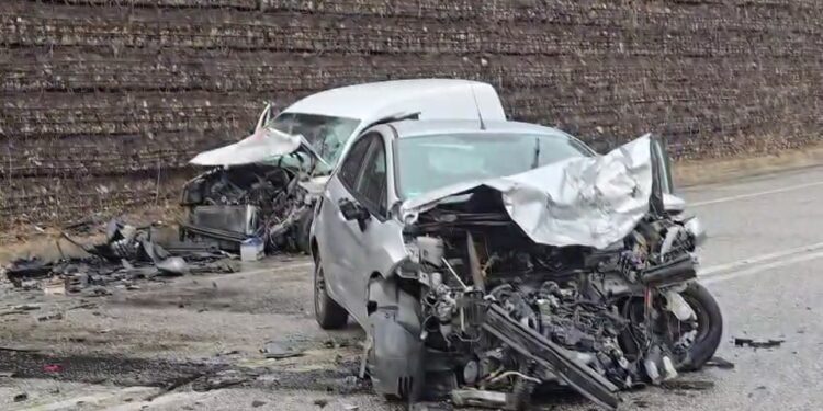 Aksident në autostradën Levan-Tepelenë, plagosen dy drejtuesit e mjeteve
