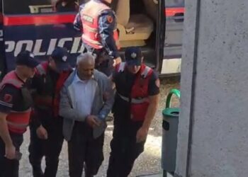 Dyshohet se ngacmoi seksualisht nxënësen e mitur, gjykata lë në burg mësuesin 60-vjeçar
