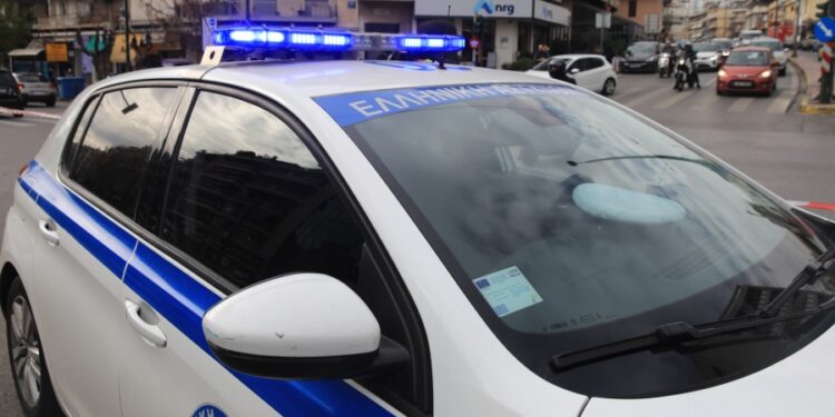 Arrestohen 3 të rinj shqiptarë në Greqi, një prej tyre i kërkuar nga Interpoli për vrasje