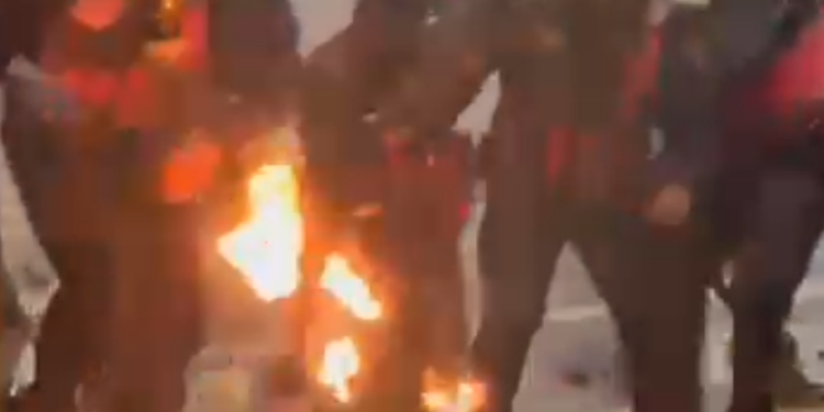 Merr flakë polici në Bulevard