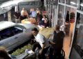 Selanik/ Shqiptari i dehur përplas makinën brenda lokalit, plagosen 3 klientë