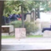 Efektivët gjuajnë me gurë protestuesit pranë selisë së PS-së