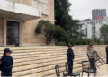 Studentët dhe pedagogët refuzojnë sërish dialogun me Ramën, hedhin karriget para Kryeministrisë