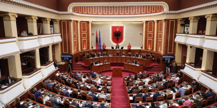Sot seancë plenare/ Nga procesverbali te çështjet e zgjedhësve, çfarë pritet të diskutohet në Kuvend