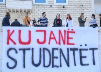 Pse po dështon skema e kredisë studentore në Shqipëri?