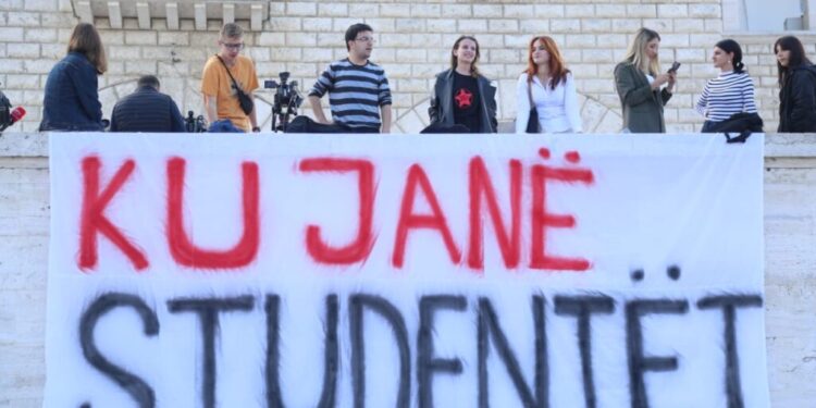 Pse po dështon skema e kredisë studentore në Shqipëri?
