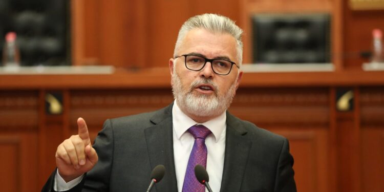 Rasti Veliaj në lupën e Ministrisë së Drejtësisë, Toni Gogu urdhëron verifikimin e 24 transferimeve në burgje