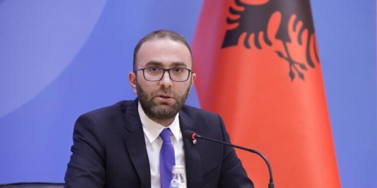Bardhi kundër konsultimeve të Begajt për zgjedhjet vendore: Presidenti po i shërben Ramës