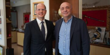 Sekretari i Përgjithshëm i FIBA në Tiranë, takim me Presidentin e FSHB Avni Ponari