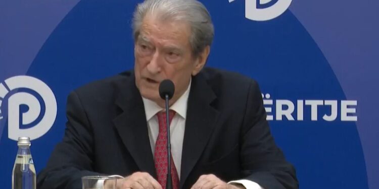 Kaosi dhe dhuna në Tiranë, Berisha: Studentët kanë reaguar si heronj