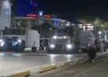 Tensione dhe përplasje para Kryeministrisë, policia përdor spraj me piper dhe autobotin me ujë