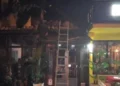 Zjarr në dy restorante tradicionale në Librazhd, zjarrfikësit arrijnë të shpëtojnë njërin prej tyre
