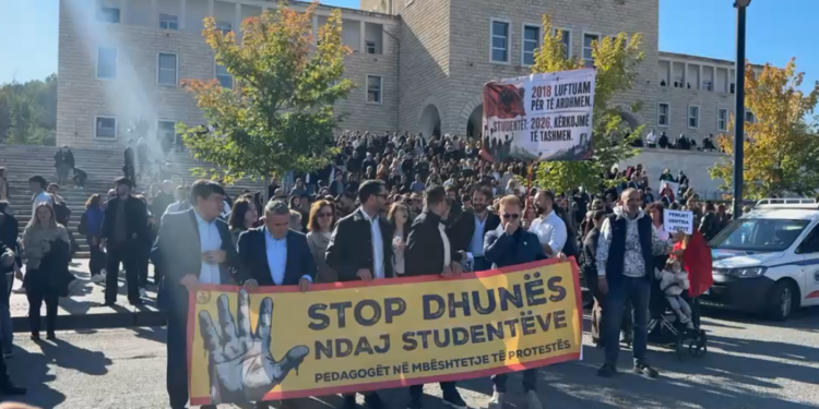 Sindikata e Pedagogëve bojkoton mësimin në universitetet publike në mbështetje të protestave të studentëve