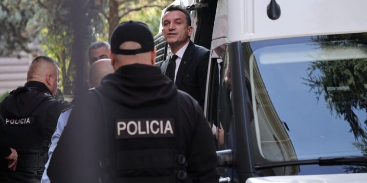 U transferua në burgun e Fierit, reagon Veliaj: Rrëmbim policor, më refuzojnë dokumentin