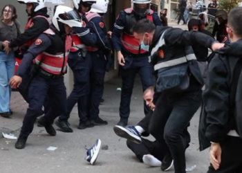 Protesta studentore, dhuna e policisë nuk kurseu as kalimtarët e rastit