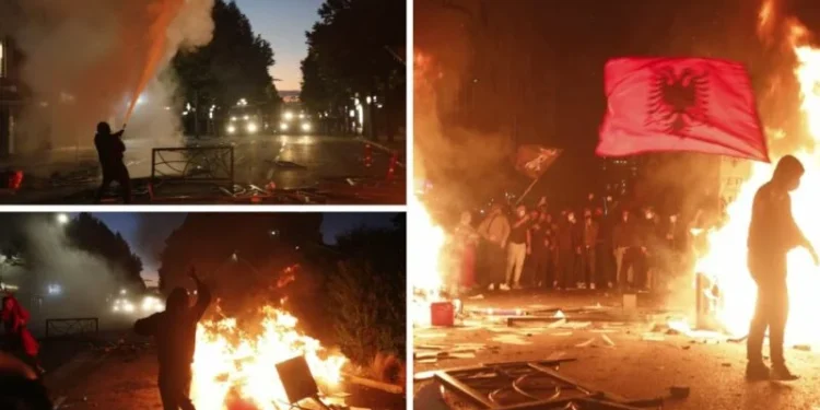 Protesta e studentëve del jashtë kontrollit, thyhen xhamat e Ministrisë së Arsimit dhe dëgjohen thirrjet “Digje, digje”