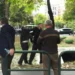 Protestuesi godet me shpullë djalin e ish-deputetit të Partisë Socialiste