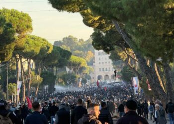 Protesta kombëtare kundër Ramës/ Studentët e rretheve, mjekë e pedagogë i bashkohen revoltës