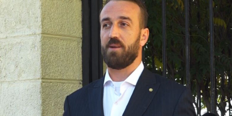 AGSH denoncon 41 raste sulmesh ndaj gazetarëve, kërkon hetime nga Prokuroria