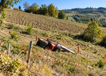 Tragjedi në Itali, 20-vjeçari shqiptar humb jetën pasi e zë poshtë mjeti i punës