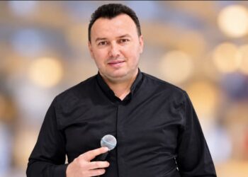 Arrestohet këngëtari Erind Xhaferi, dyshohet se përndiqte të mitura